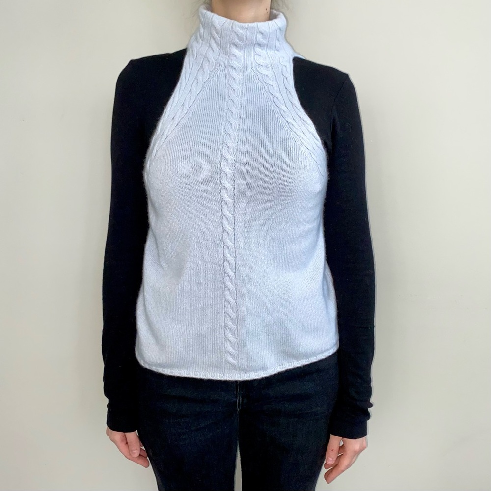 Maria di Ripabianca 100% cashmere cable knit sleeveless turtleneck sweater. 🩵